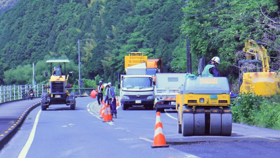 道路をつくっている現場の写真