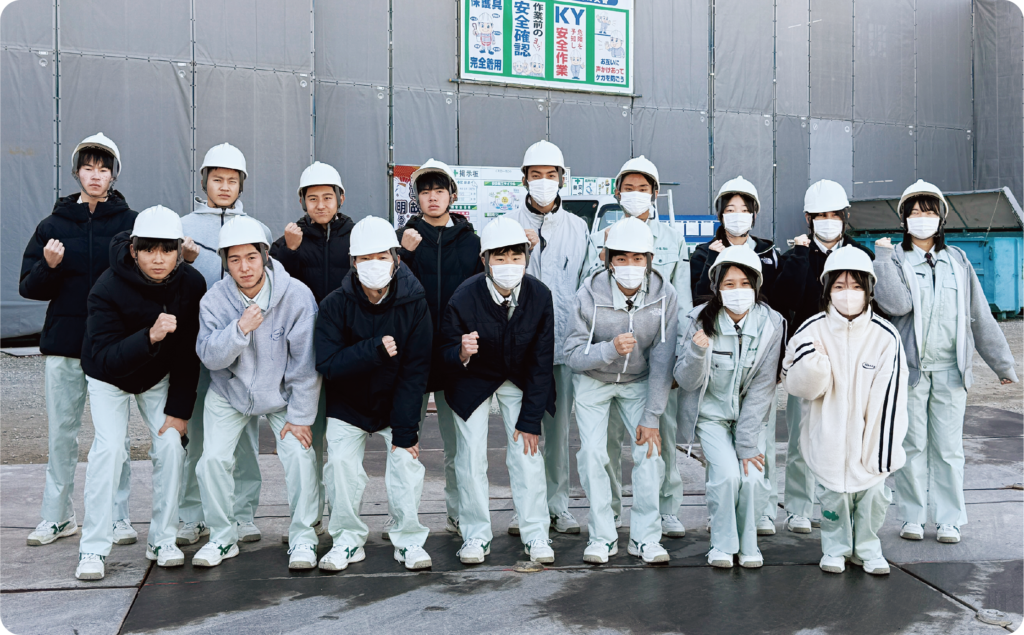 高校生たちの現場見学会の写真